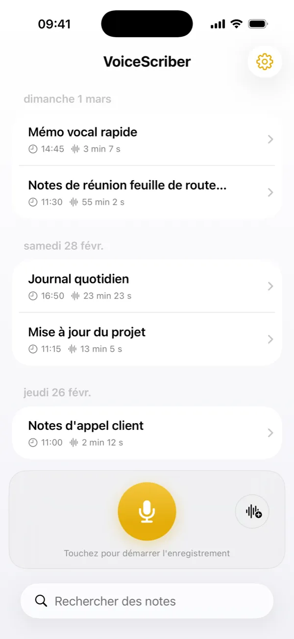 Écran d’accueil avec les notes vocales, leur durée et le bouton d’enregistrement