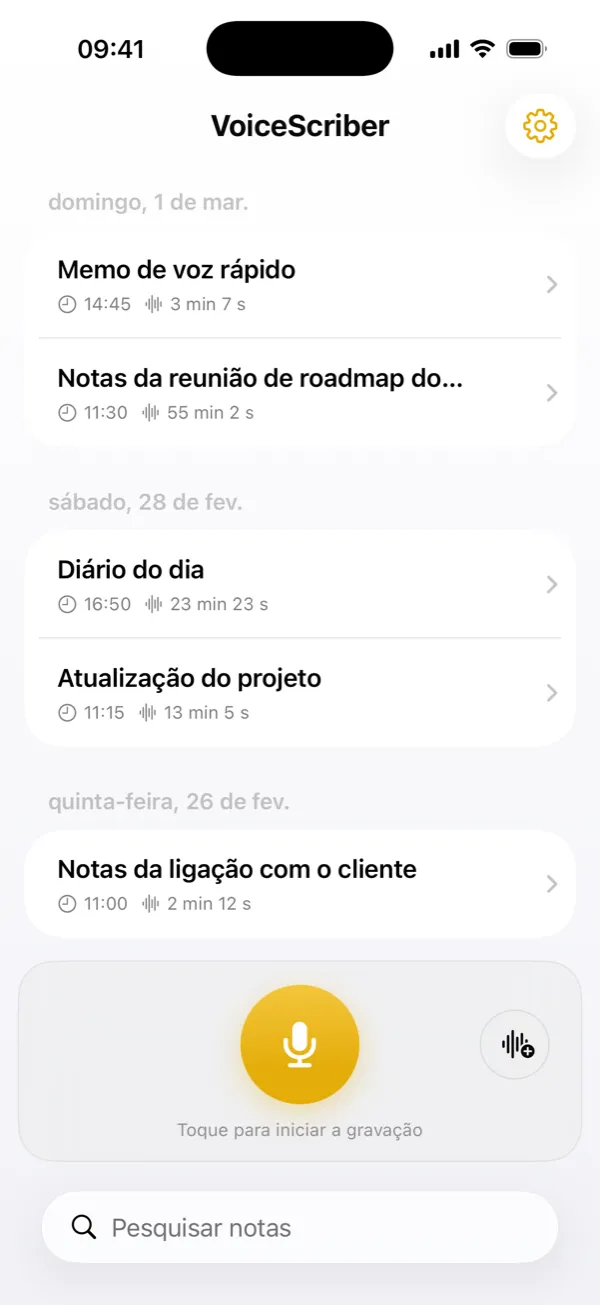 Tela inicial com notas de voz, duração e botão de gravar